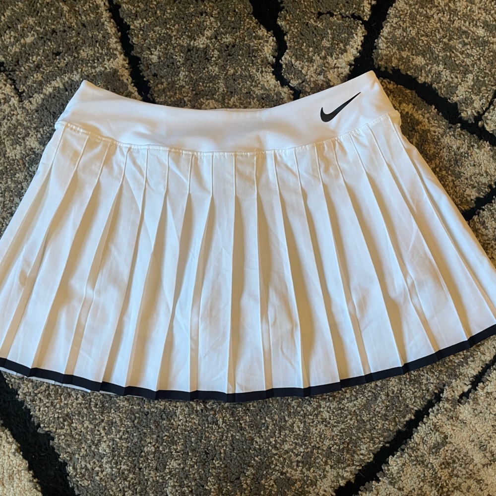 Nike Women's White and Black Pleated Mini Skort